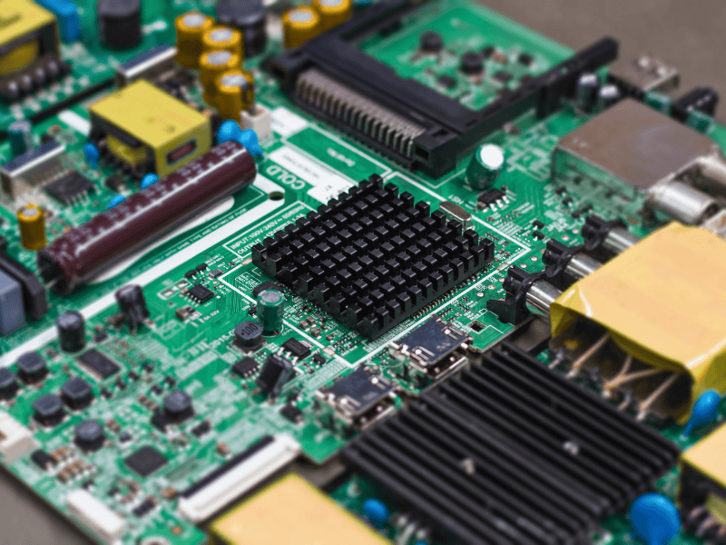 Mainly through the heat sink, fan and other cooling components, the PCIE interface devices such as graphics cards, solid state drives, etc. in the process of working to disseminate the heat produced