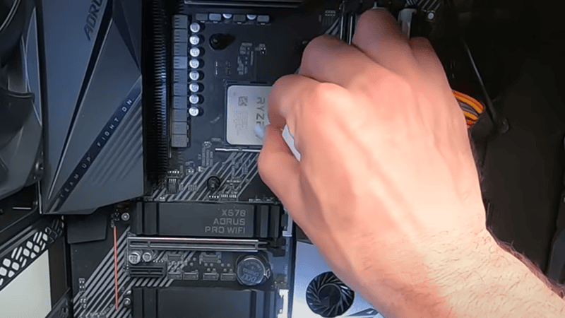 Clean old thermal paste